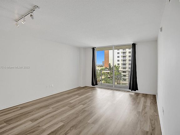 4th image of 18800 NE 29th Ave APT 621