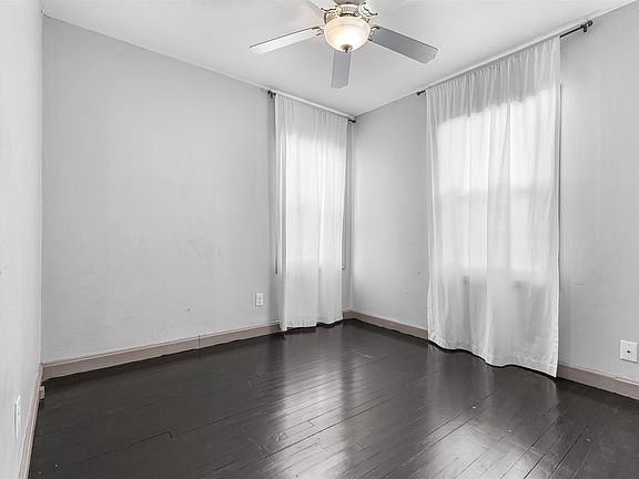 5th image of 2120 Van Wie Ave