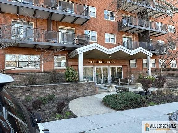 2nd image of 123 S Adelaide Ave APT 4J