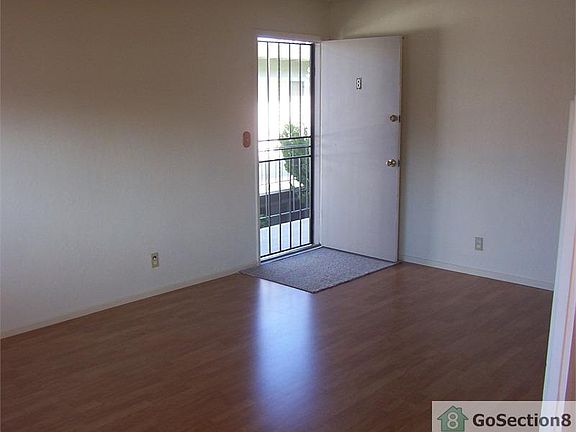 3rd image of 1119 Roewill Dr APT 3