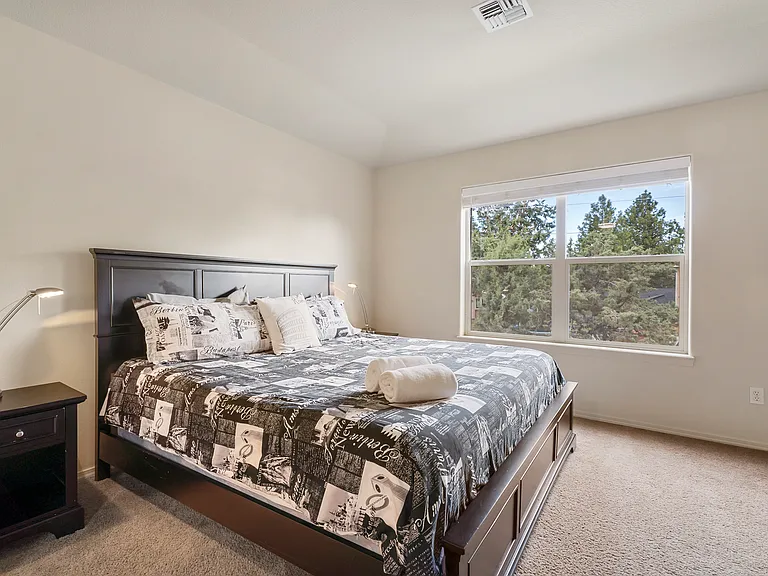 676 SE Gleneden Pl — Photo 21