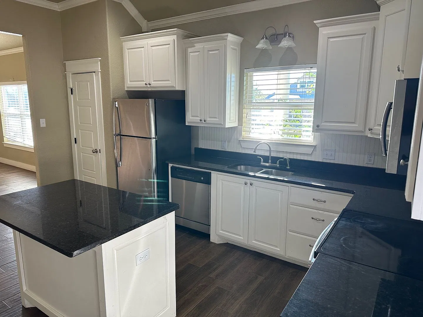Fully furnished 3-bedroom, 3-bath — Photo 4
