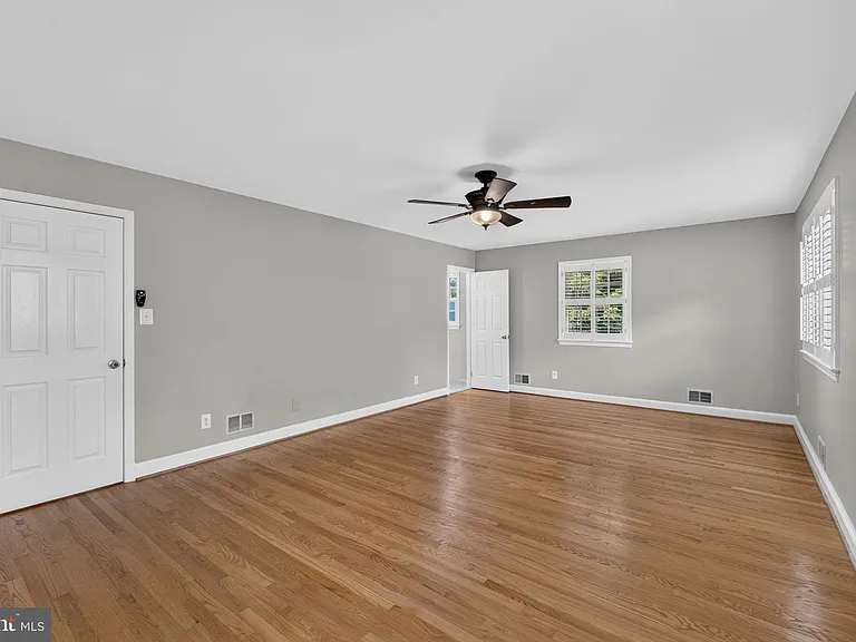 6443 Walters Woods Dr — Photo 38
