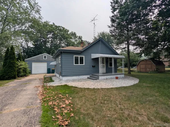 12154 Benson Rd, Mount Morris, MI 48458
