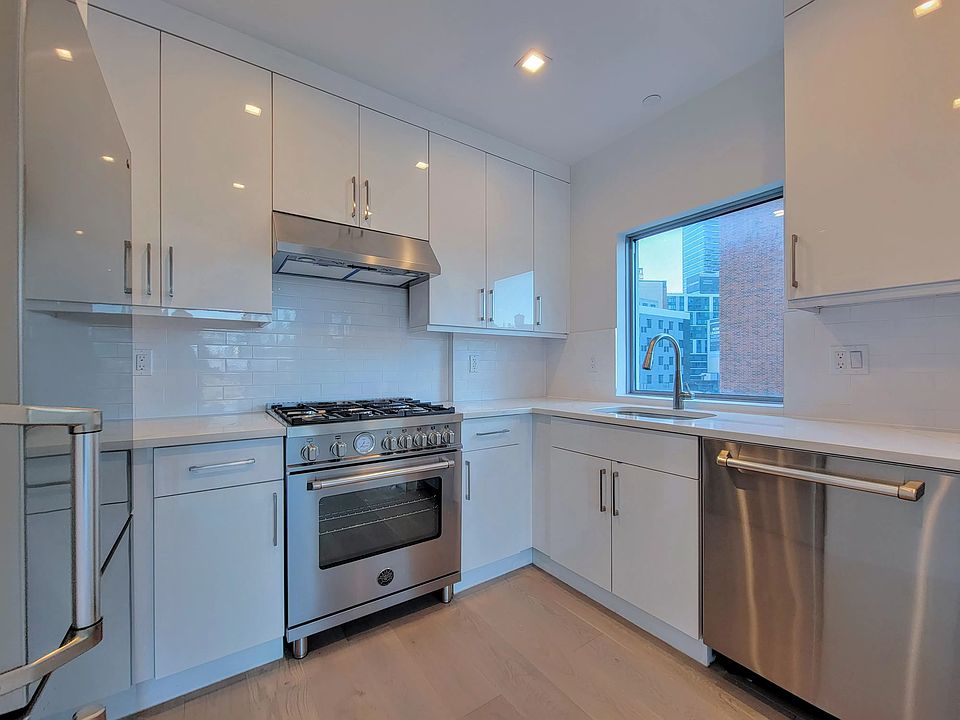 1st image of 4244 Crescent St APT 3B