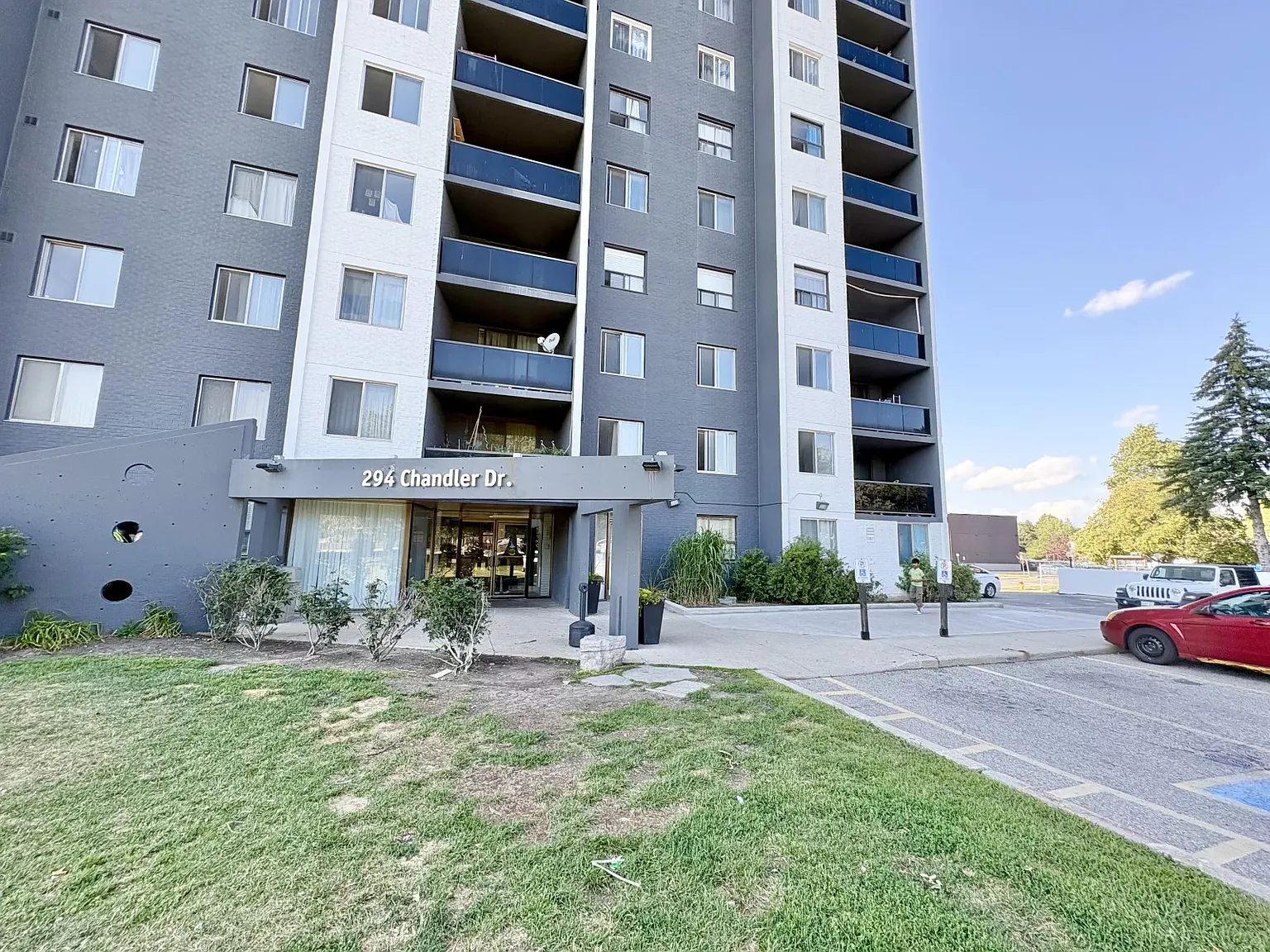 3 bed, 1060 sqft, $1,999 — Photo 4