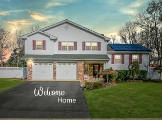10 Newport Dr, Howell, NJ
