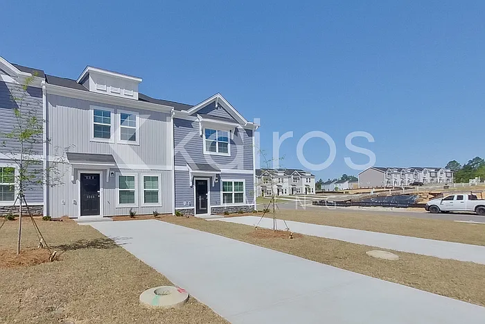 3 bed, 2.5 bath, 1300 sqft, $1,549 — Photo 2