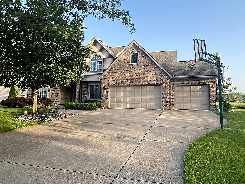 2364 Copper Creek Dr photo 1