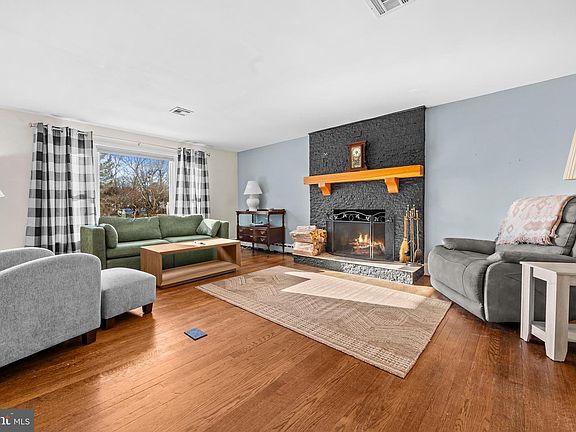 4th image of 6058 Old Telegraph Rd