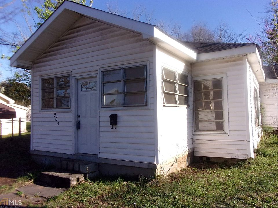 1st image of 904 E Broadway St