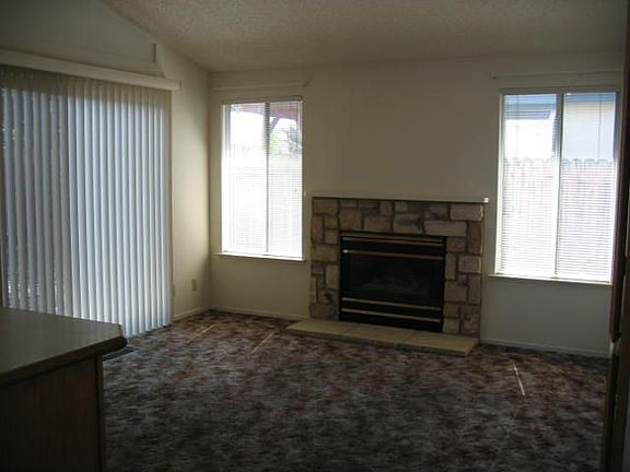 Family Room w/ fireplace