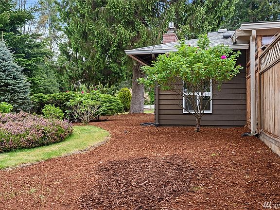 5th image of 2344 Pine Tree Dr SE