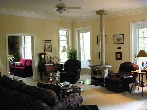 Spring Color
						:
						A porch that welcomes visitors