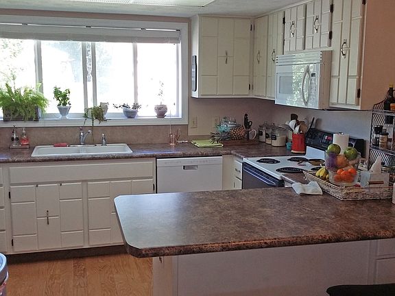 4th image of 13525 Gertrude St