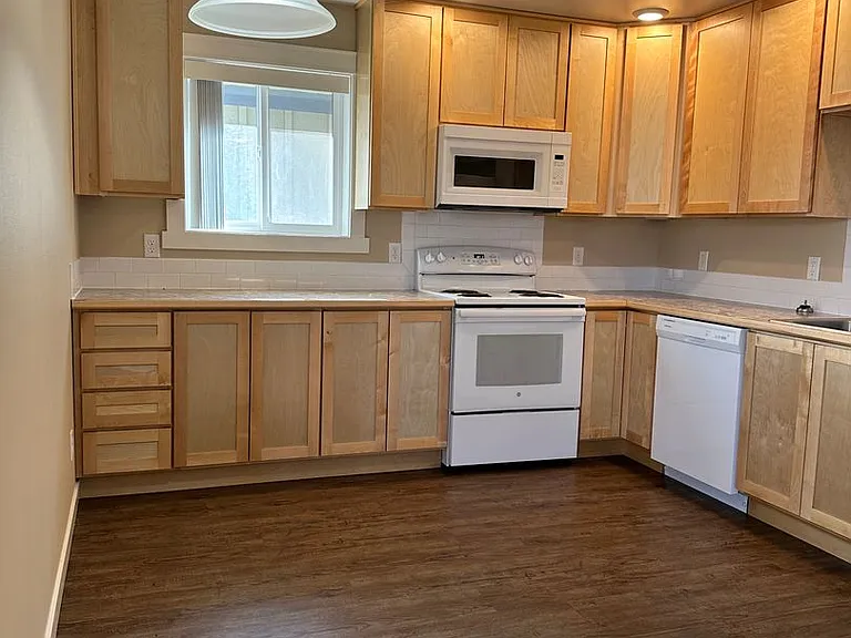 2225 N Airport Rd — Photo 3