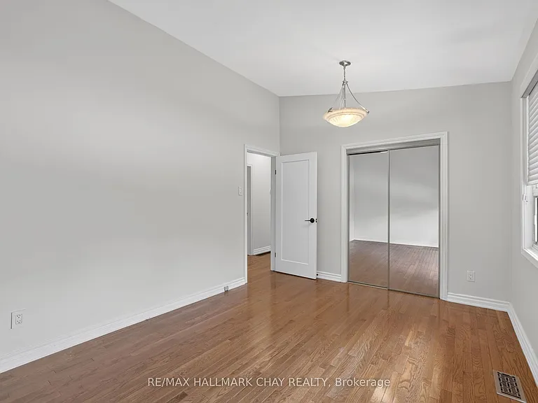 80 Beaumonde Heights Dr #UPPER — Photo 25