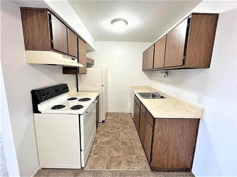 Charter Oaks Apartments — Photo 87