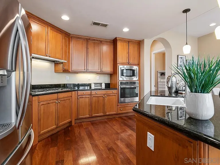 2759 E Bainbridge Rd — Photo 17