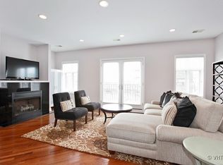 531 N Racine Ave APT 2, Chicago, IL 60642