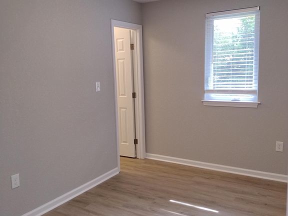 2nd image of 1403 Melrose Pkwy #3