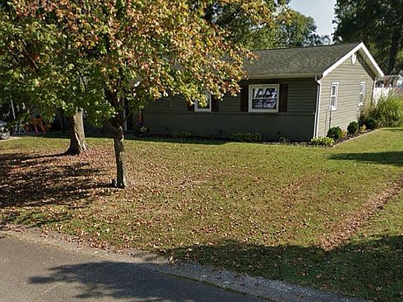 3rd image of 1014 Roberta Dr