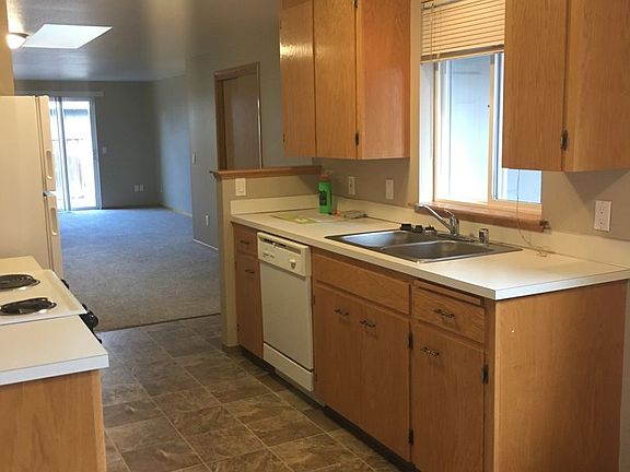 3rd image of 1506 N Glen Dr APT 1