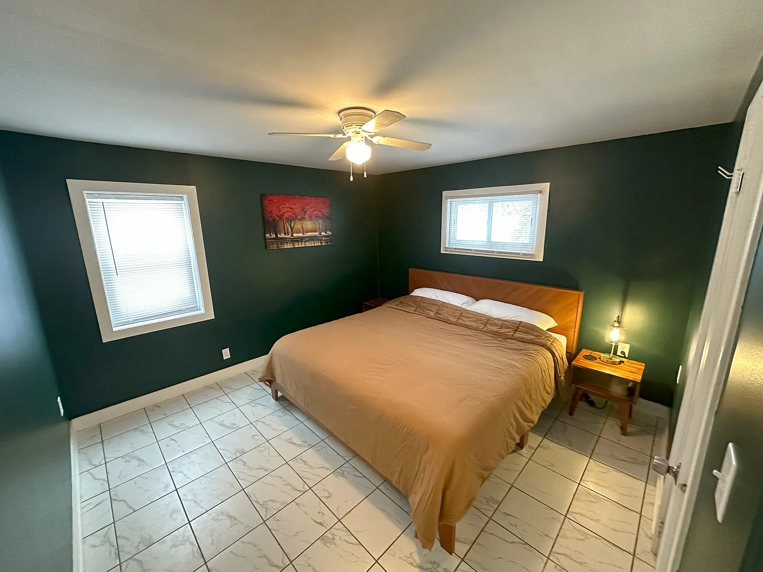 3 bed, 852 sqft, $2,000 — Photo 2