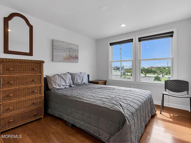 27 Arnold Ave — Photo 38