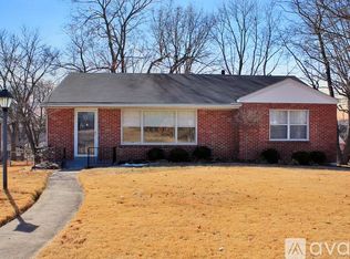 569 Mapleview Dr, Saint Louis, MO 63130