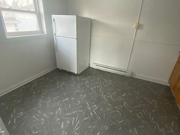 4th image of 209 College Ave