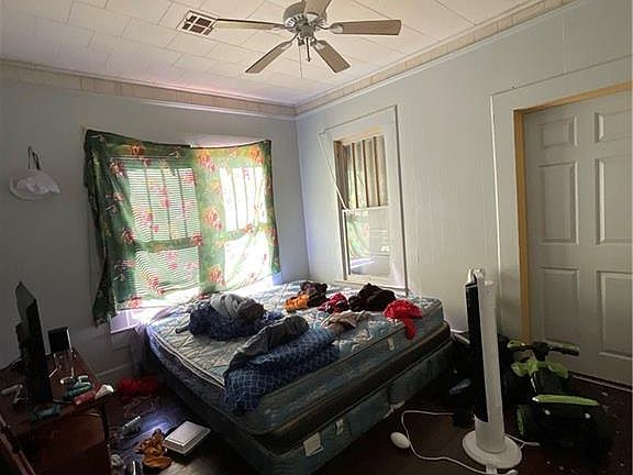 4th image of 602 S Holly St