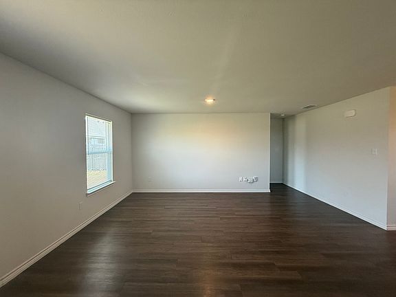 5th image of 7681 Vineyard Dr