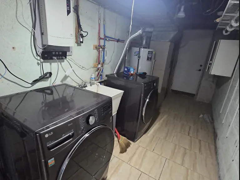 928 Disston St — Photo 11