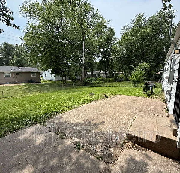 1450 Fairmeadows Ln — Photo 9