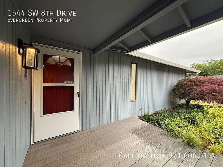 1544 SW 8th Dr — Photo 4
