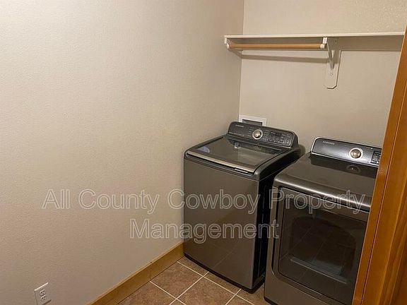 5th image of 4121 Moraine St