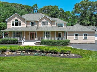 2050 N Country Rd, Wading River, NY 11792