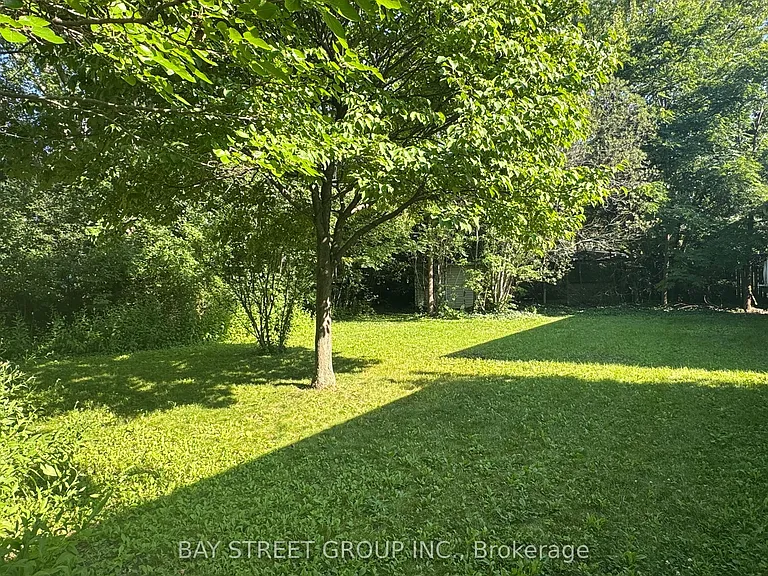 14 Macbeth Blvd — Photo 26