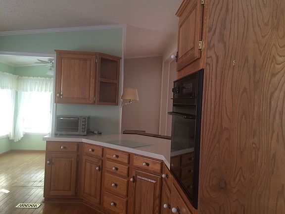 2nd image of 601 Crest Ln