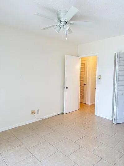 186 Norwich E #186-H — Photo 7