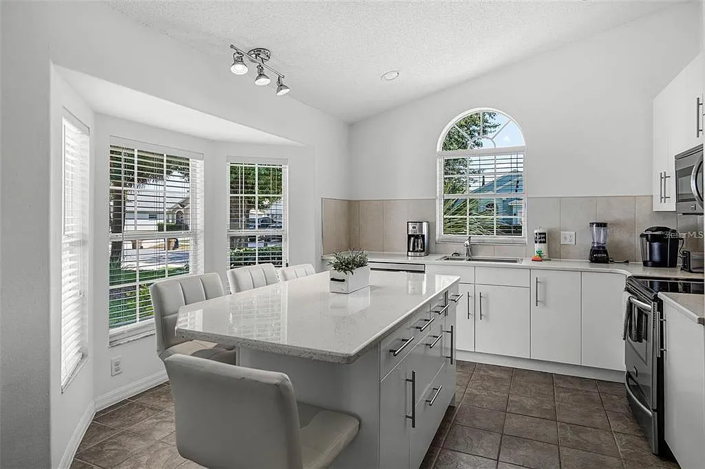 4 bed, 3.0 bath, 1791 sqft, $3,150 — Photo 2