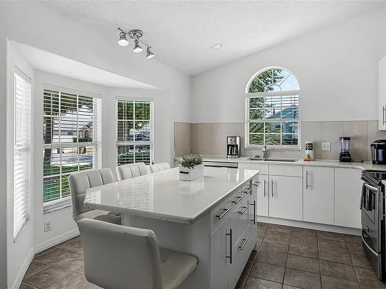 8065 Indian Creek Blvd — Photo 2
