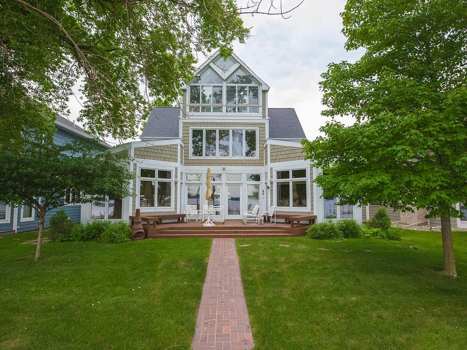 1st image of 1903 Lakeshore Dr