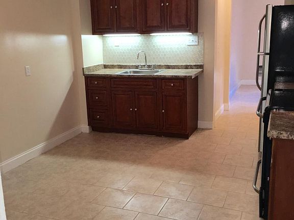4th image of 121 Gertrude St APT 3