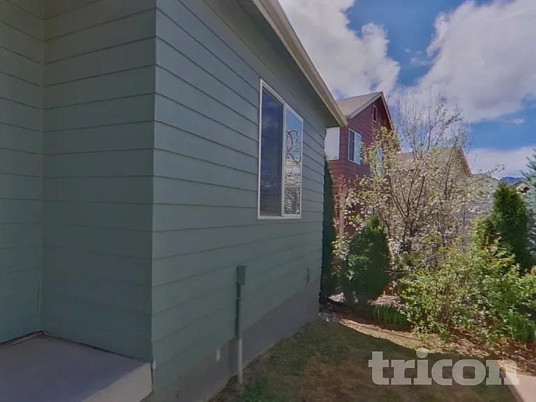 2290 Saint Claire Dr — Photo 16