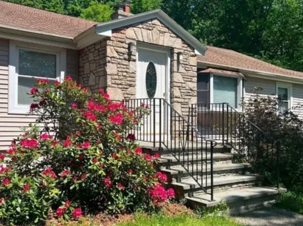 7 W Hill Ter, Worcester, MA 01609
