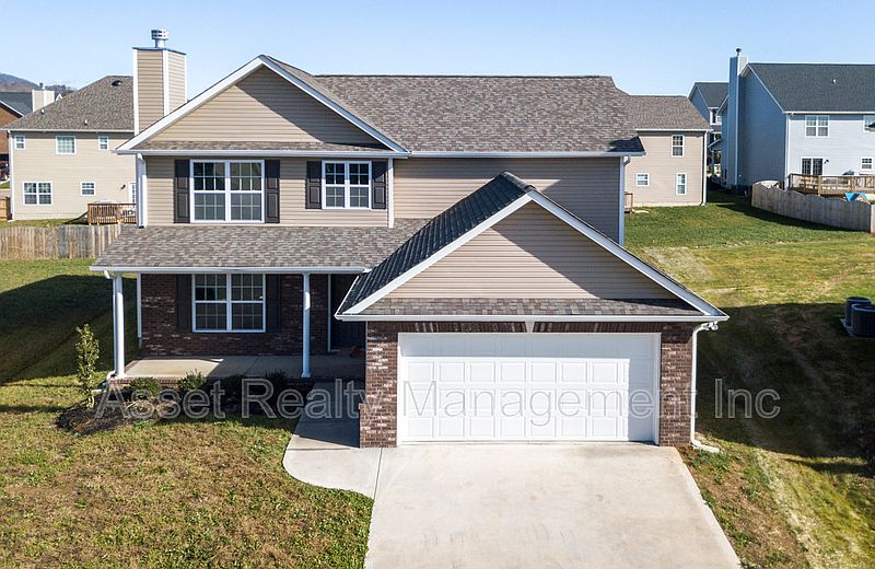 1st image of 2738 Lucky Leaf Ln