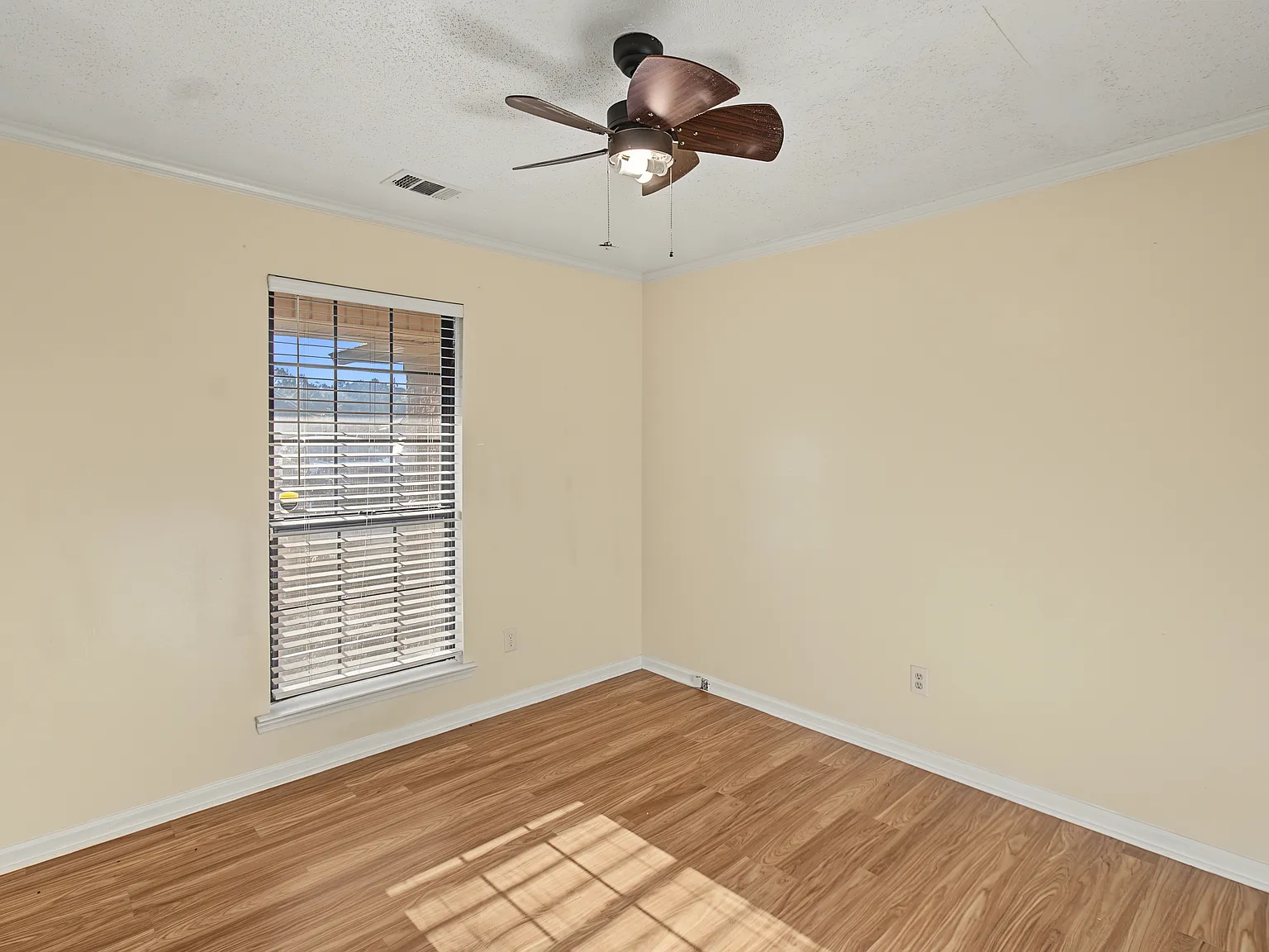 2352 Rowe St - Brandi - 1 — Photo 2