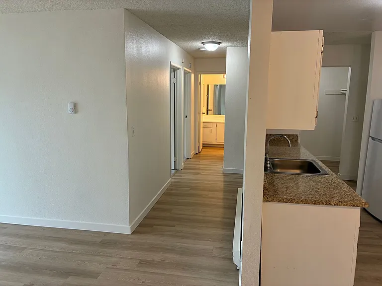 15015 Shoreline Apartments — Photo 39